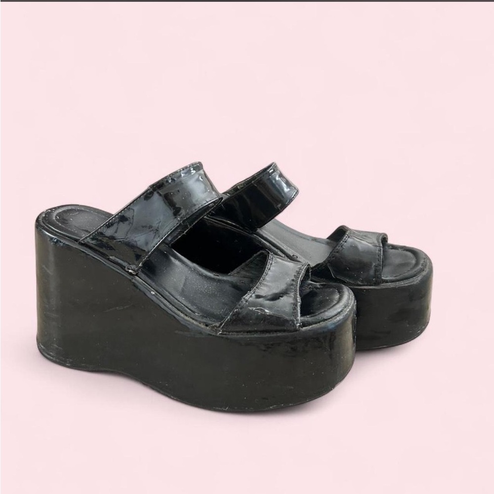 UNIF Gia Sandals